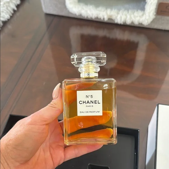 CHANEL No. 5 Perfume in Elegant Box - Picture 2 of 5
